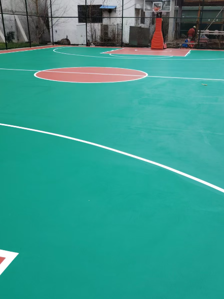 金东 球场长期使用易出现地面开裂